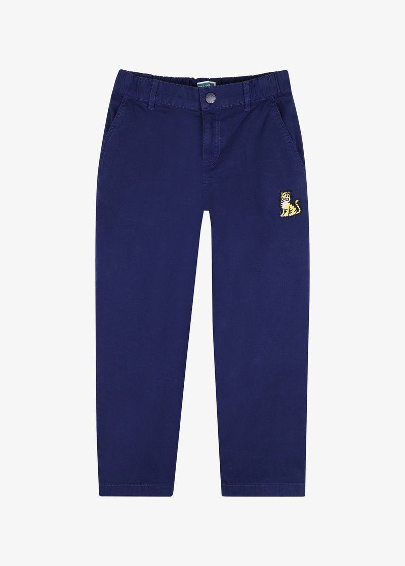 Granatowe spodnie bawełniane z elastycznym pasem, przednimi kieszeniami oraz wyszytym motywem tygrysa na lewej kieszeni.