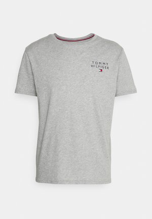 Grijze T-shirt met korte mouwen van katoen, met een ronde hals, contrasterende kleurdetails en het "TOMMY HILFIGER" logo op de borst.