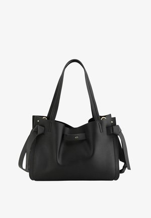 Bolso tote de cuero negro texturizado con doble asa de hombro, lazos laterales y un pequeño logo dorado en el centro delantero.