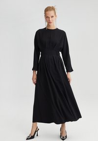 CREPE WITH INVERTED PLEAT - Maksimekko - black