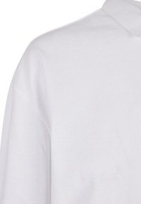 Weißes, kurzärmeliges Kleidungsstück aus strukturiertem Stoff, mit einem dezenten, strukturierten Kragen und einem nahtlosen Schulterdesign.