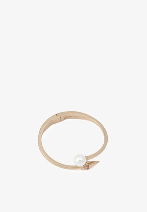 Roségouden armband met een spikes-detail en een witte parel. Gladde afwerking, ronde vorm, voorzien van een scharnier om te openen en te sluiten.