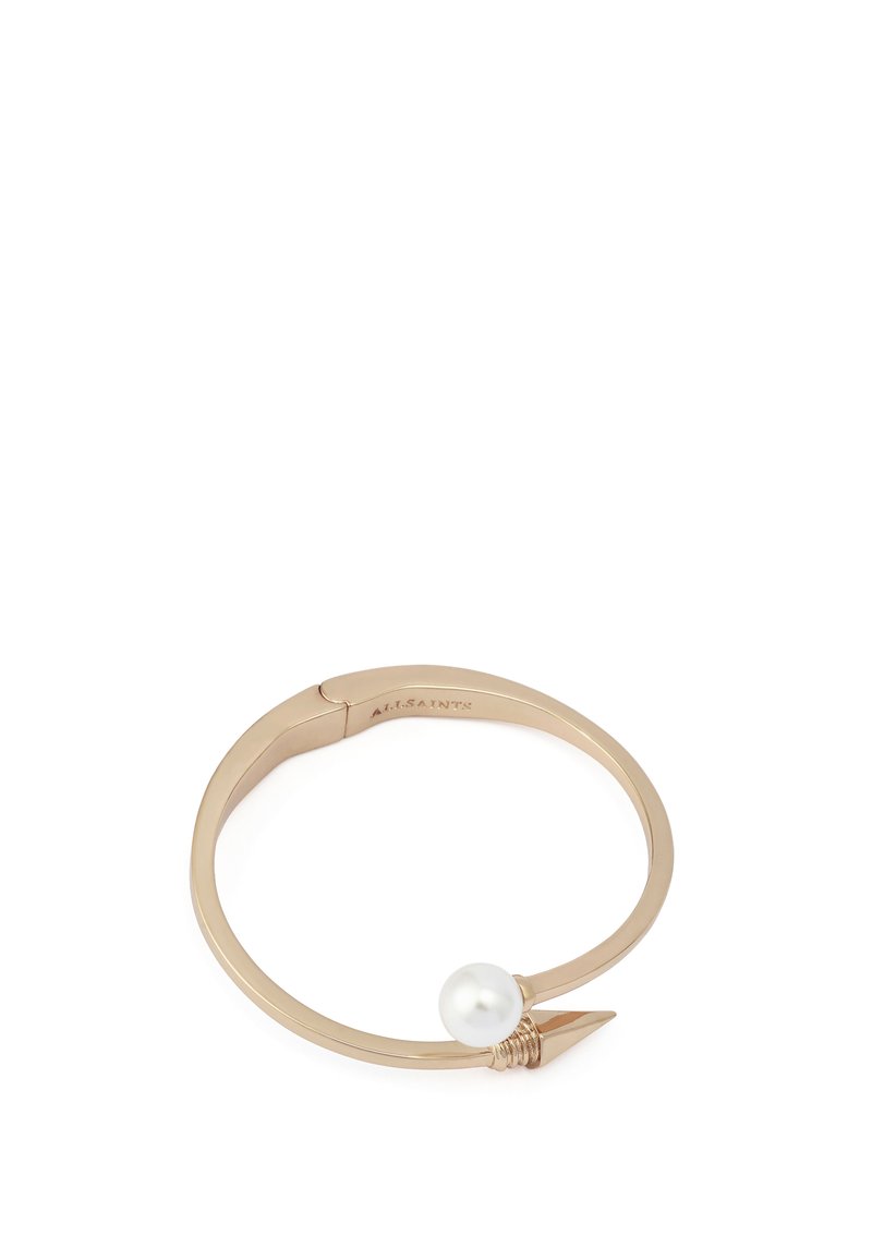 Bracelet rigide en or rose avec un détail en pointe et un accent en perle blanche. Finition lisse, forme circulaire, comprenant une charnière pour l'ouverture et la fermeture.