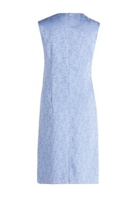 Helles, blaues ärmelloses Kleid mit einem strukturierten Muster, knielanger Schnitt und einem Reißverschluss hinten. Glattes Material mit dezenten Designelementen.