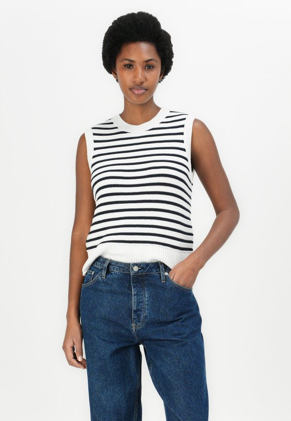 EMBERLY SLEEVELESS TANK - Jumper3