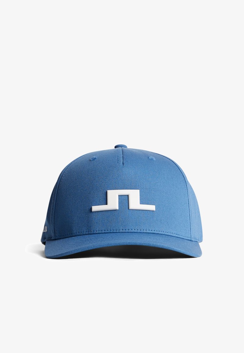 Cappellino da baseball blu con un logo geometrico astratto bianco centrato sulla parte anteriore, su uno sfondo bianco.