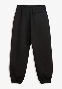 Pantalons de jogging noirs à taille élastique avec une coupe décontractée, dotés de chevilles resserrées et d'une poche arrière unique. Tissu doux et lisse.