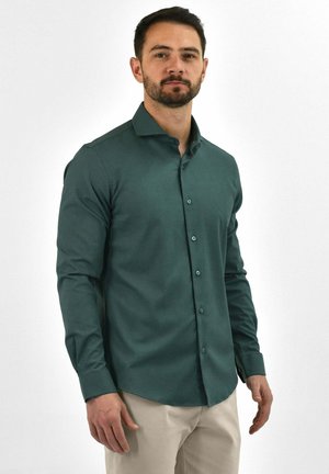 Groen overhemd met lange mouwen van gladde stof, met een knoopsluiting aan de voorkant, een getailleerde pasvorm en een klassieke kraag. Eenvoudig ontwerp zonder patronen.