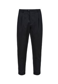Pantalon noir sur mesure avec plis, fermeture à bouton et zip, passants pour ceinture et ourlets retroussés.