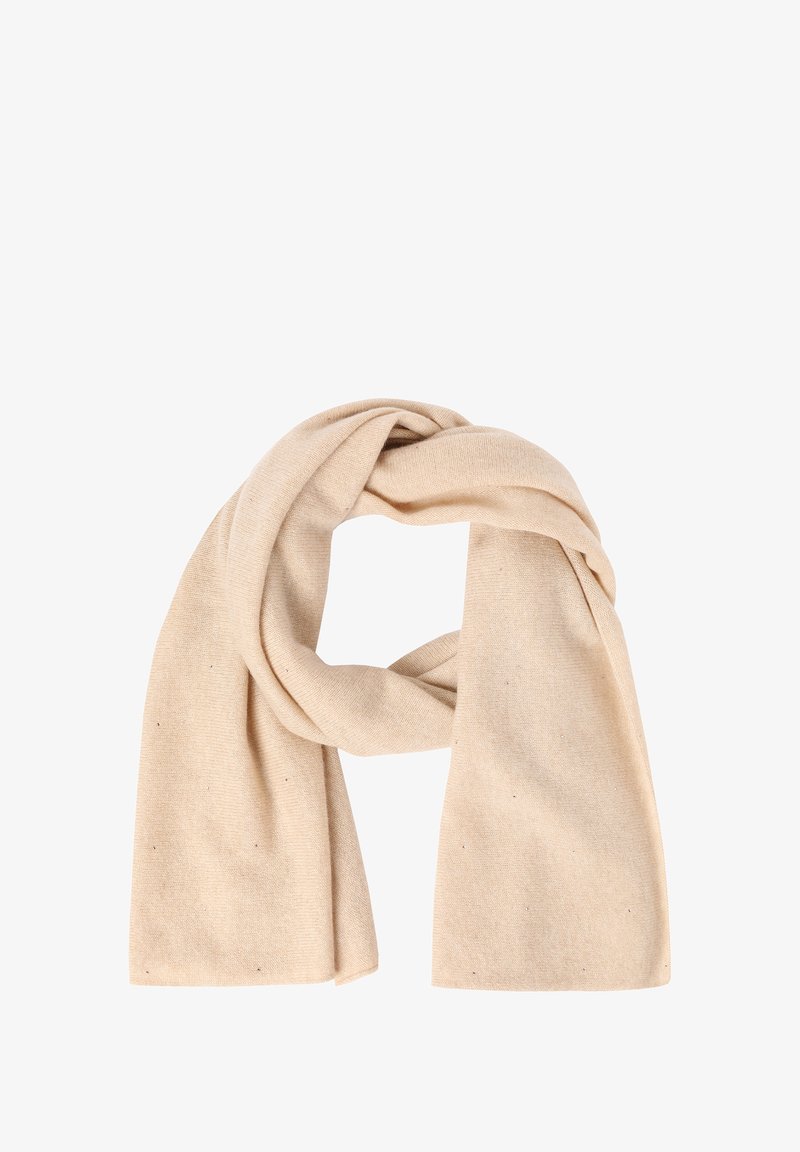 Beżowy dziergany szalik o miękkiej teksturze, z delikatnymi plamkami rozmieszczonymi na całej powierzchni. Prostokątny kształt, luźno ułożony do ekspozycji.