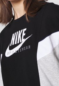 Nike Sportswear Sweatshirt - black