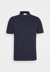 Polo bleu marine en coton avec col côtelé, manches courtes et logo brodé sur la poitrine. Dispose d'une patte de boutonnage à deux boutons.