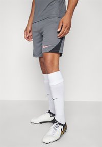 Nike Performance STRIKE SHORT - Sports shorts - iron grey/black/sunset pulse