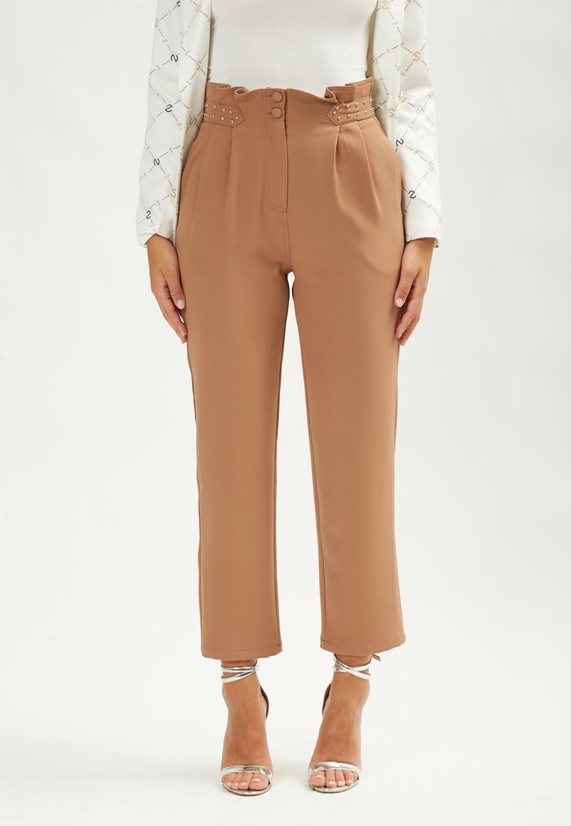 INFLUENCER CARROT - Pantalones - camel