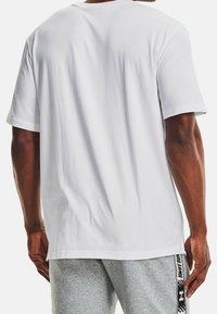 Under Armour Printtipaita - white