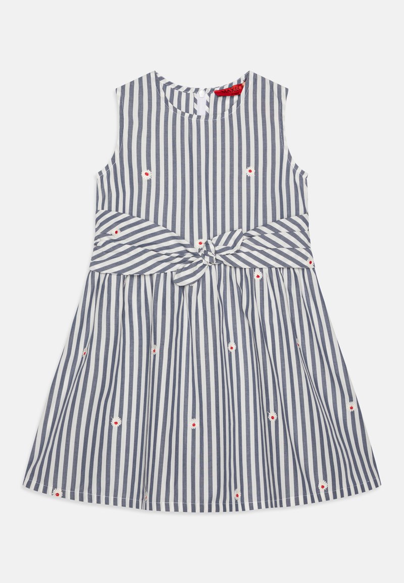 Gestreiftes Kleid aus Navy- undweißem Baumwollstoff mit ärmellosem Design, gebundenem Taillendetail und kleinen roten Blumenstickereien.