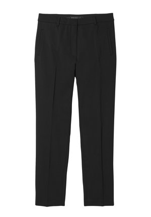Zwarte broek van gladde stof, met een rechte pijp, voorzakken en een platte tailleband zonder zichtbare sluitingen.