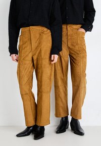 Sister Jane - CLAY PATCHWORK TROUSERS UNISEX - Housut - tan Pienoiskuva 1