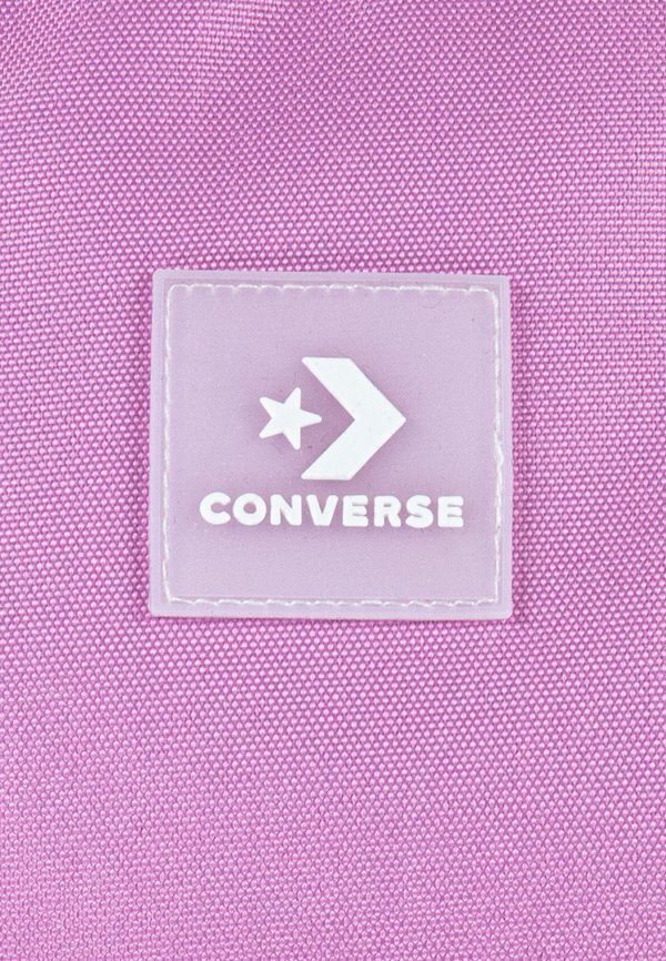 STAR CHEVRON CORE BACKPACK – Tagesrucksack