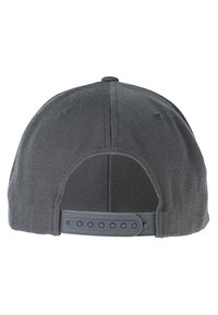 Casquette noire ajustée avec un tissu texturé, dotée d'un dos uni et d'une sangle en plastique ajustable avec plusieurs trous pour un réglage de la taille.