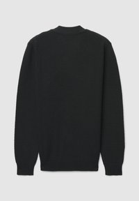 Pull noir en maille avec surface texturée, col et poignets côtelés, et manches longues. Vue de dos présentant un design sans coutures.