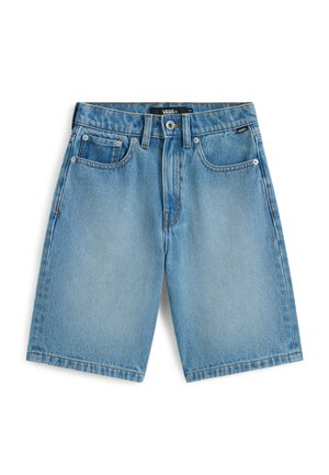 Short en denim bleu clair avec poches avant, passants pour ceinture, fermeture par boutons et étiquettes à logo Vans sur la ceinture et la poche.