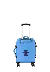 Maleta de mano azul hecha de tela duradera, con un asa superior y un trolley de aluminio extensible. Incluye un diseño impreso de Stitch y ruedas.