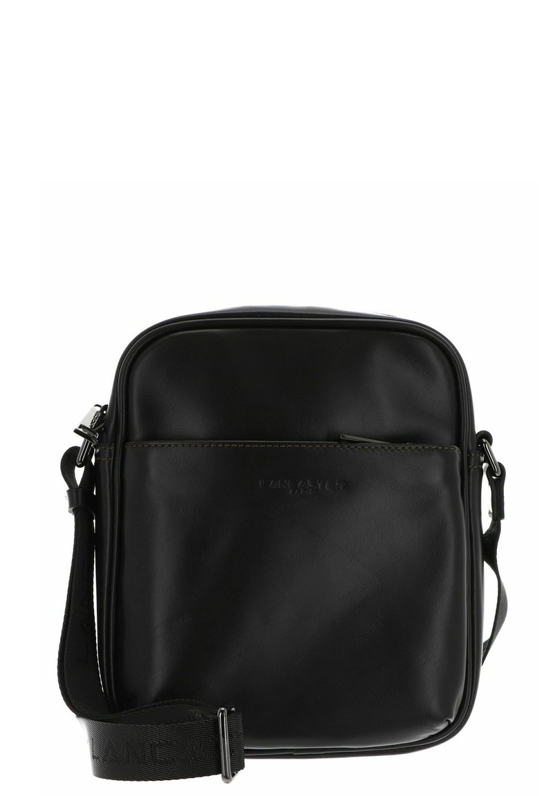 Borsa a tracolla in pelle nera con texture liscia, forma rettangolare, tasca anteriore con zip e tracolla regolabile con logo.