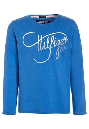 Blaues langärmliges Baumwollhemd mit der Aufschrift "Hilfiger" und "New York 85" vorne in Weiß, Rundhalsausschnitt.