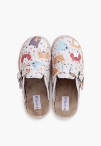 Filzpantoffeln mit mehrfarbigen Tiermustern, ausgestattet mit einem Zwei-Riemen-Design und einem weichen, strukturierten beigen Innenfutter. Hellfarbige Gummisohle.