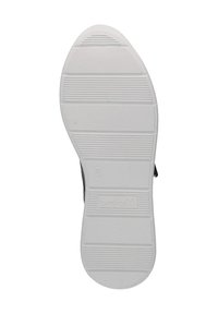 Podeszwa buta Caprice z płaskim, białym gumowym dnem, mająca teksturowane rowki oraz wytłoczone logo. Wskazany rozmiar 37.