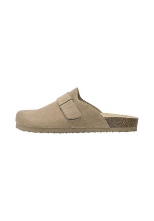 Beiger Wildleder-Slipper mit verstellbarem Riemen und strukturierter Gummisohle, mit Kork-Zwischensohle für Komfort.