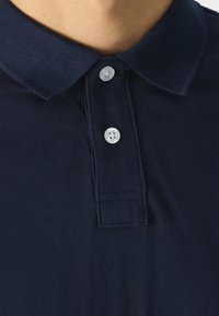 Thumbnail Image 6