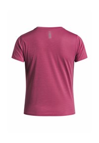 Kurzärmliges Sportshirt in Dunkelrose, mit einer subtilen Streifenstruktur und einem reflektierenden Detail auf dem oberen Rücken. Leichte Stoffqualität.