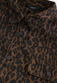 Next LOOSE FIT DENIM - Nööpidega pluus - leopard print