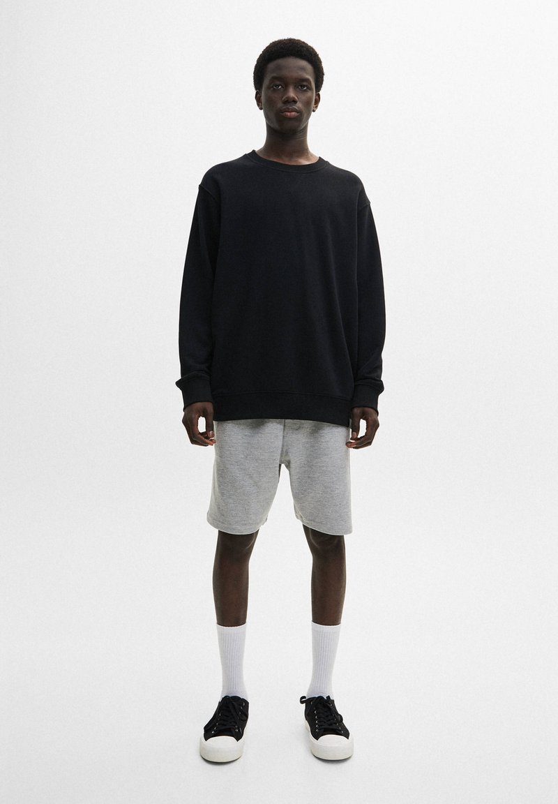 Herren Trainingsanzüge | PULL&BEAR BERMUDA JOGGERS WITH DRAWSTRING Jogginghose light grey/hellgrau - WU04262 Herren Trainingsanzüge | PULL&BEAR BERMUDA JOGGERS WITH DRAWSTRING Jogginghose light grey/hellgrau - WU04262