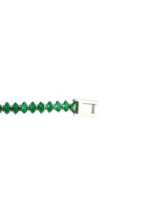 Bracciale in cristallo verde con pietre a marquise e rotonde montate su metallo tonico argento, dotato di una chiusura rettangolare.