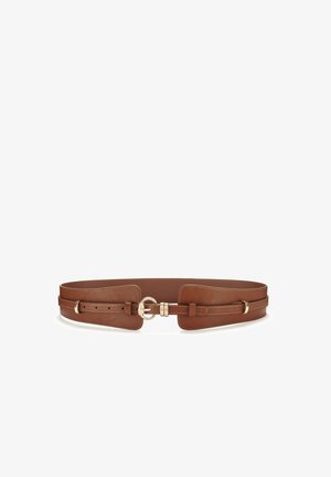 Ceinture large en cuir marron avec boucle dorée et détail double sangle, posée à plat sur fond blanc.