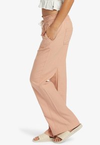 Roxy OCEANSIDE PANT - Pantalon classique - nude