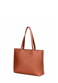 Hnědá kožená taška přes rameno s dvojitými rukojeťmi, obdélníkový tvar, minimalistický design, s jemným logem na přední straně.