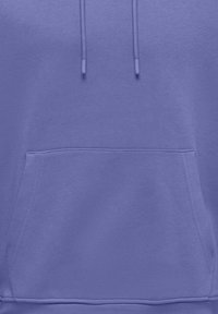 Lilla hoodie med en glat overflade, der har en frontlomme, snoretræk og ribbet kant. Simpel design i ensfarvet uden mønstre.