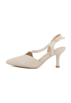 Scarpa beige con punta appuntita, tacco a spillo di altezza media e cinturino con fibbia dorata.
