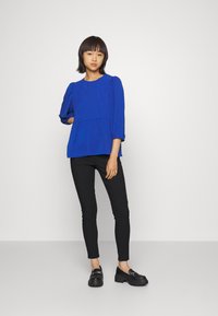 Vero Moda Petite VMEVI AYA - Blusa - sodalite blue