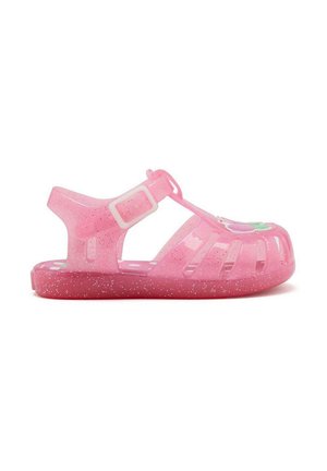 Sandale en plastique rose avec sangle ajustable, design ouvert et texture pailletée. Présente un accent floral coloré au niveau des orteils.