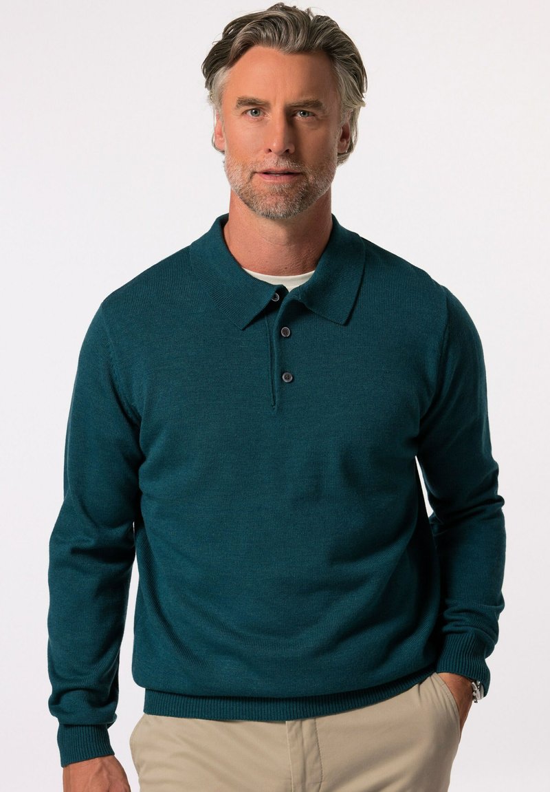 Tealowy polo z długim rękawem, z kołnierzykiem, z trzema guzikami i ribbowymi mankietami. Wykonany z teksturowanej dzianiny.