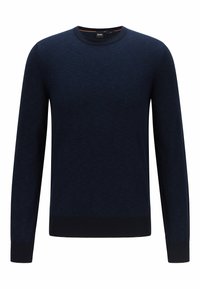 Suéter de punto azul marino con mangas largas y cuello redondo. Presenta un acabado acanalado en el dobladillo y los puños, fabricado con un tejido suave y de textura sutil.