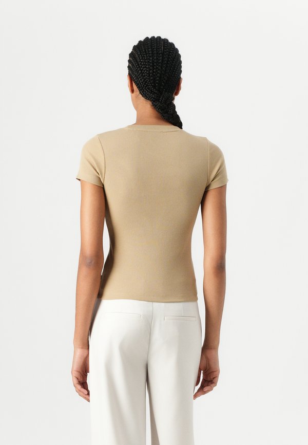 SLIM - Basic T-shirt - travertine sand3