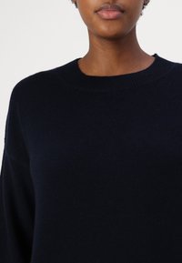 pure cashmere LOOSE FIT - Pulover - dark navy