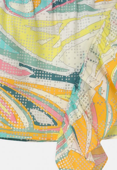 Um tecido transparente multicolorido apresenta padrões abstratos em verde-teal, rosa, amarelo e laranja, com um detalhe de grelha texturizada por todo o tecido.