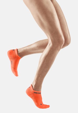 CEP COMPRESSION ULTRALIGHT NO SHOW - Socken - coral